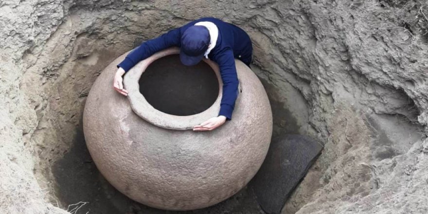 Bir insan boyundaki dev küp heyecanlandırdı