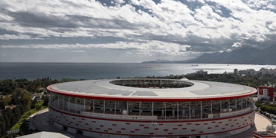 Antalya'nın 'güneş enerjili' stadyumundan 600 hanenin yıllık elektrik ihtiyacı karşılanıyor