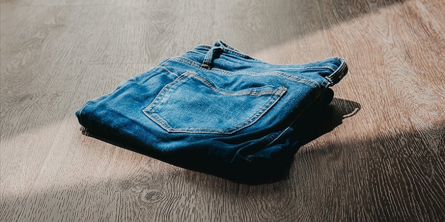 Bir kot pantolon üretmek için 10 bin litre su harcanıyor