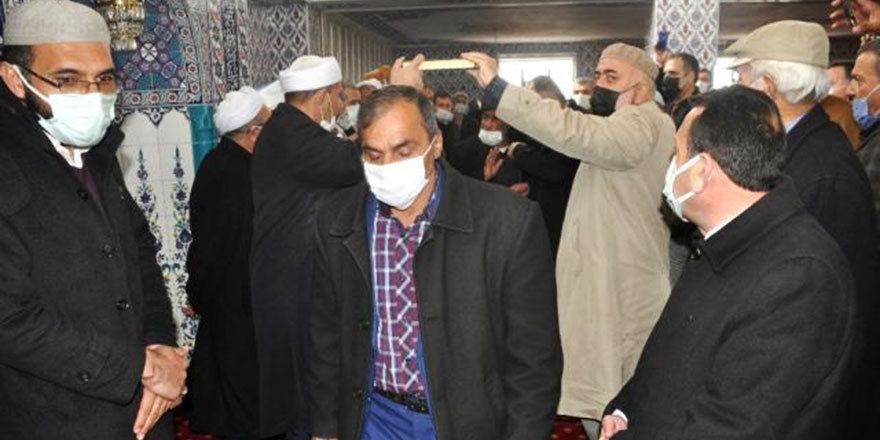 Barış yemini ederek Kur'an-ı Kerim'in altından geçtiler