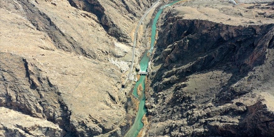 Divriği'deki Çaltı Çayı, yürüyüş yolu ve asma köprüleriyle turist çekecek
