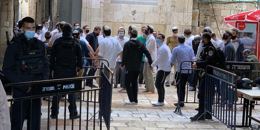 Fanatik Yahudiler Mescid-i Aksa'ya baskın düzenledi