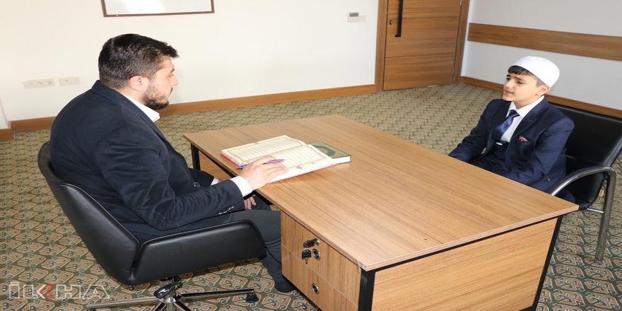 Babasının hafız olma hayalini oğlu gerçekleştirdi