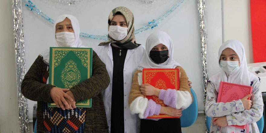 Beyaz teyze 70 yaşından sonra Kur'an okumayı öğrendi