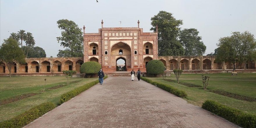 Pakistan'da yaklaşık 400 yıldır ayakta duran anıt: Cihangir Şah Türbesi