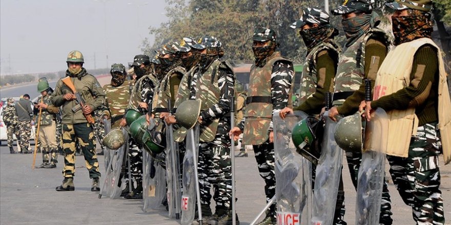 Hindistan'da Hindu gruplarla Müslümanlar arasında çatışma çıktı