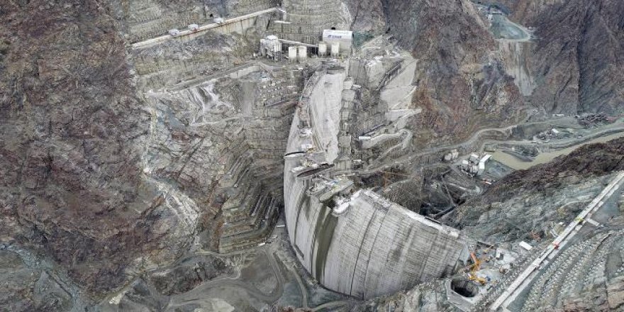Türkiye'nin en yüksek barajında 275 metreye ulaştı
