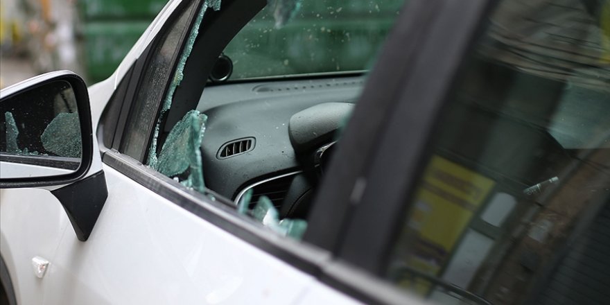 ABD'de Müslüman kadının camları kırılan aracına domuz eti bırakıldı