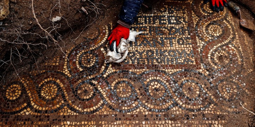 İzmir'de kaçak kazı sırasında manastır ve 1500 yıllık mozaik bulundu