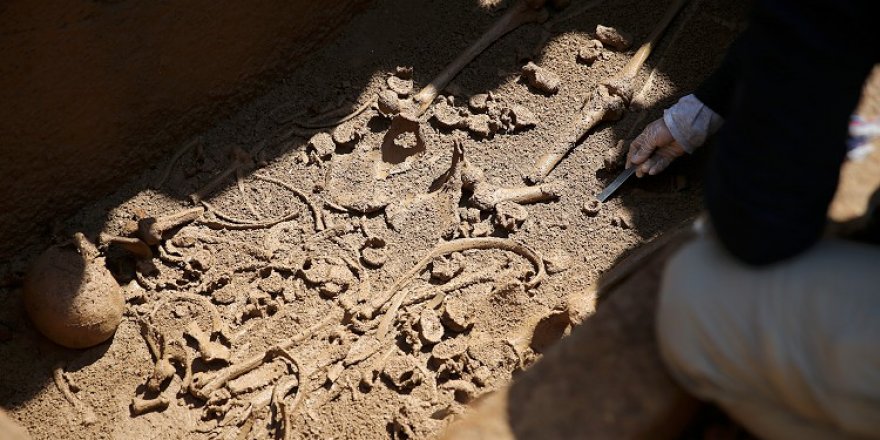 Kültür ve Turizm Bakanı Ersoy, Bodrum'da 2 bin 400 yıllık lahit kapağını açtı