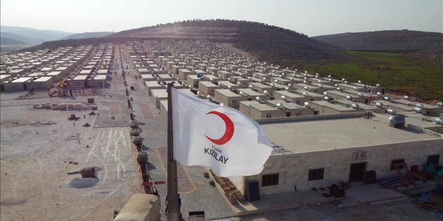 Türk Kızılay, İdlib'de inşasını tamamladığı briket evlere aileleri yerleştiriyor