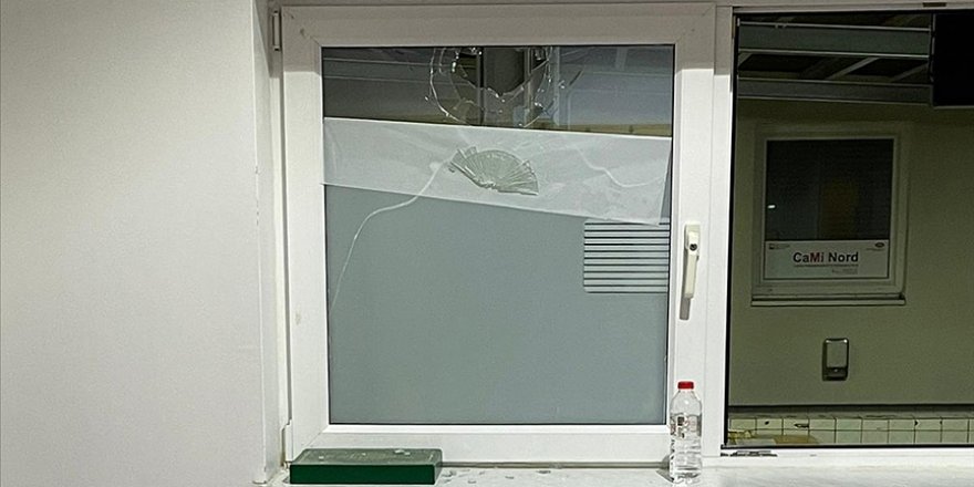 Almanya'da DİTİB camisine taşlı saldırı