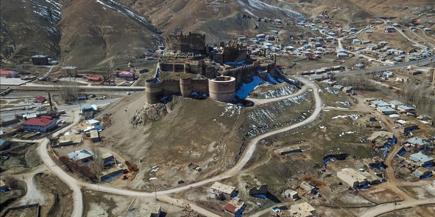 'Kartal yuvası'nı andıran Hoşap Kalesi 30 milyon liralık projeyle eski ihtişamına kavuşturulacak