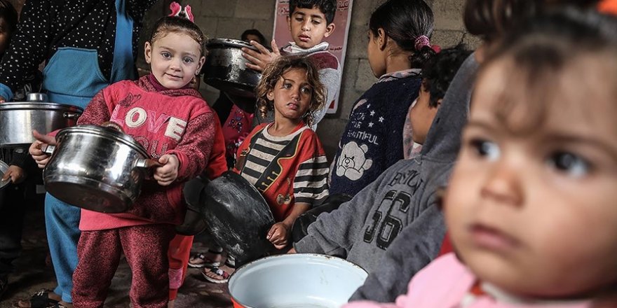 Gazze Şeridi'nde çocuklar İsrail ablukası, fakirlik ve salgın nedeniyle zor şartlar altında yaşıyor