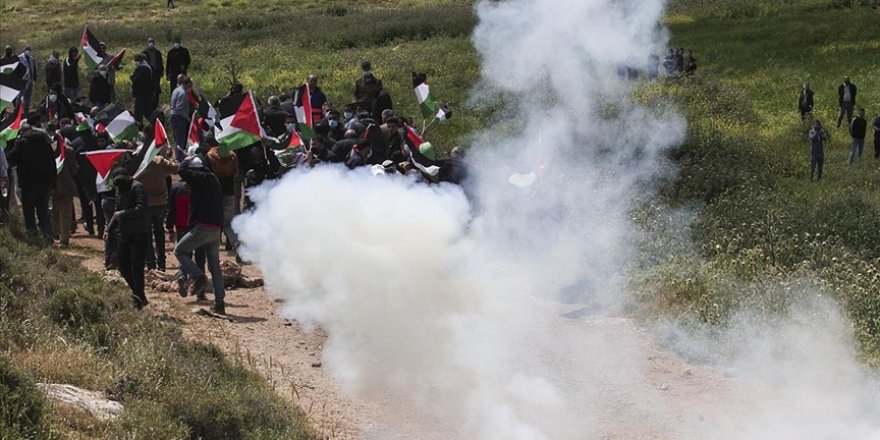 İsrail güçleri Batı Şeria'daki gösterilere plastik mermi ve göz yaşartıcı gazla müdahale etti