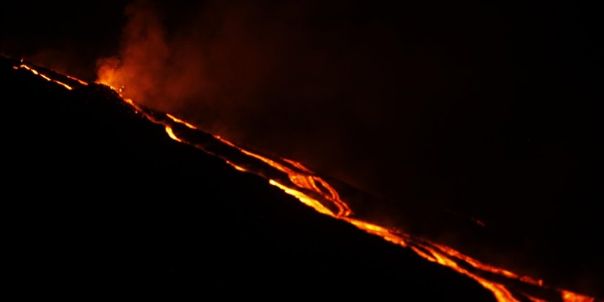 Karayipler'deki St. Vincent Adası’ndaki La Soufriere Yanardağı ikinci kez patladı