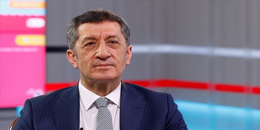 Bakan Selçuk, yazın öğrencilerin okuyacağı 'Arkadaş' kitaplarının basımının sürdüğünü açıkladı