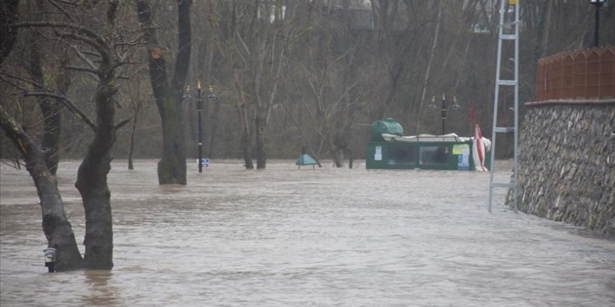 Bartın'da sağanak taşkına neden oldu