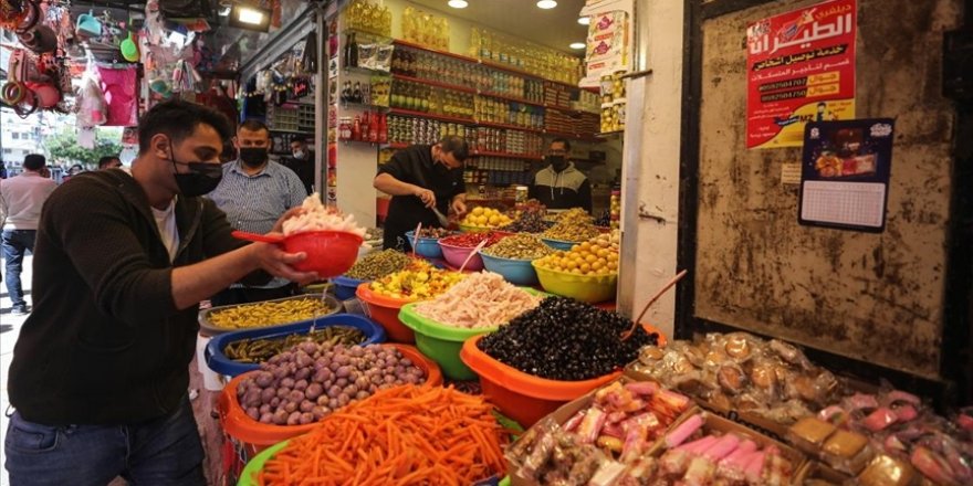 Gazze, ramazana İsrail ablukasının yol açtığı ekonomik sorunlar ve pandemi gölgesinde hazırlanıyor