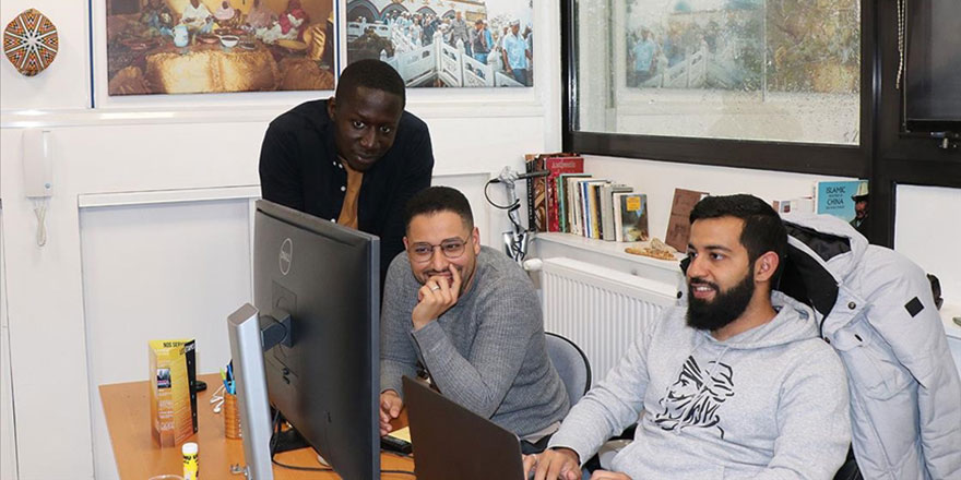 Fransa'da üç gencin Umulmadık Müslümanlar çalışması