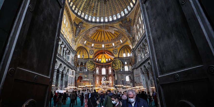 Ayasofya-i Kebir Cami-i Şerifi dünyaya örnek olabilecek bir modelle restore ediliyor