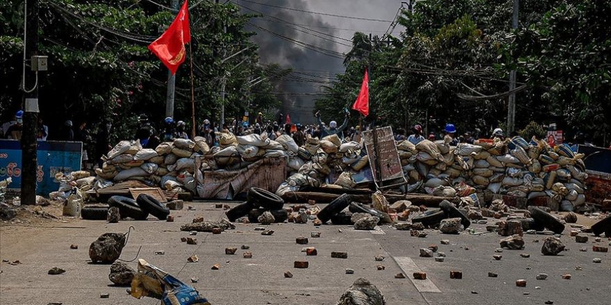 Myanmar'da güvenlik güçlerinin protestoculara müdahalesi sonucu ölenlerin sayısı 745'e yükseldi