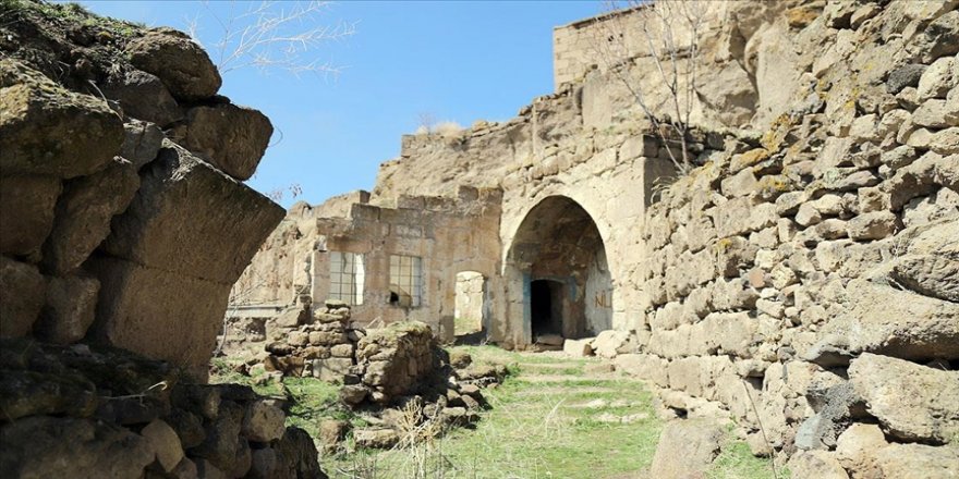 Aksaray Manastır Vadisi'ndeki yer altı şehri, ziyaretçilerini tarih yolculuğuna çıkartıyor