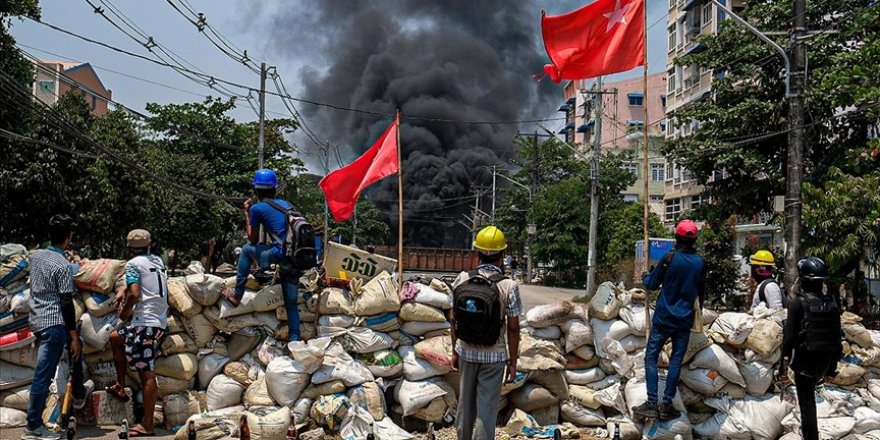 Myanmar'da güvenlik güçlerinin protestolara müdahalesi sonucu ölenlerin sayısı 751'e çıktı