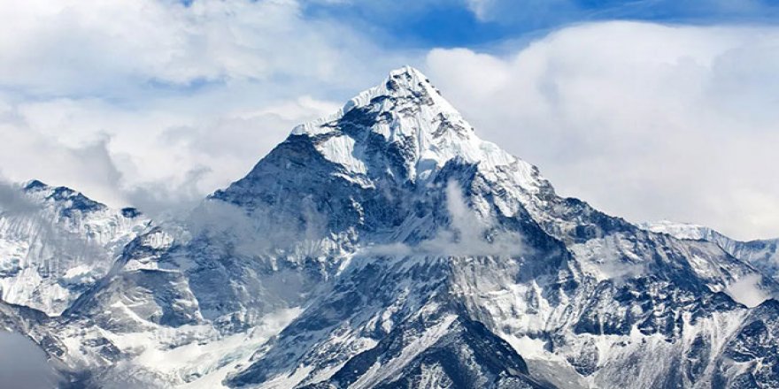 Everest Dağı’nda ilk Kovid-19 vakası görüldü