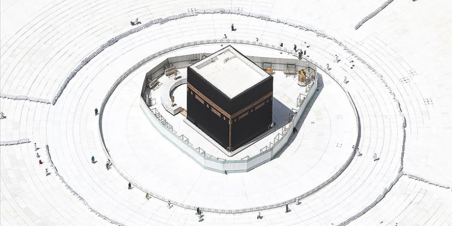 Mescid-i Haram'da kadın askerler umrecilerin güvenliğini sağlamak için ilk kez görev aldı