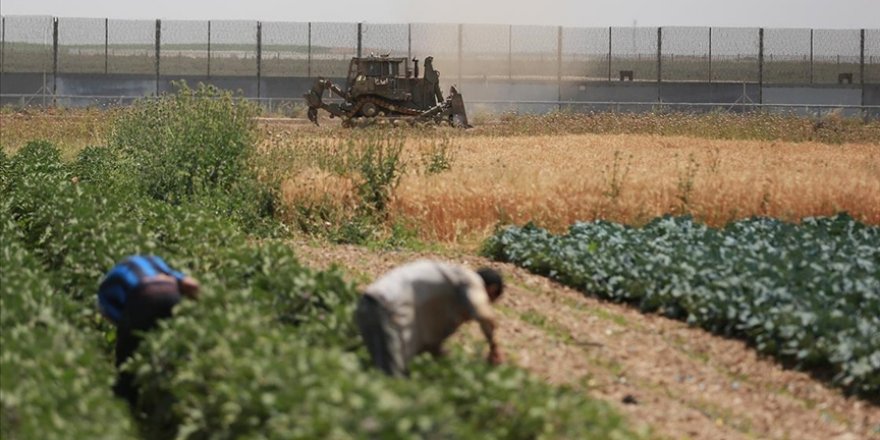 İsrail askeri araçları Gazze sınırını geçerek Filistinlilere ait arazileri tahrip etti