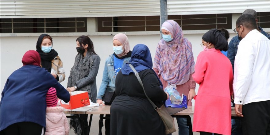 Fransa'da Müslüman öğrenciler ramazanın bereketini arkadaşlarıyla paylaşıyor