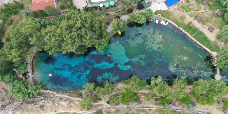 Güzelliği ile kendi hayran bırakıyor