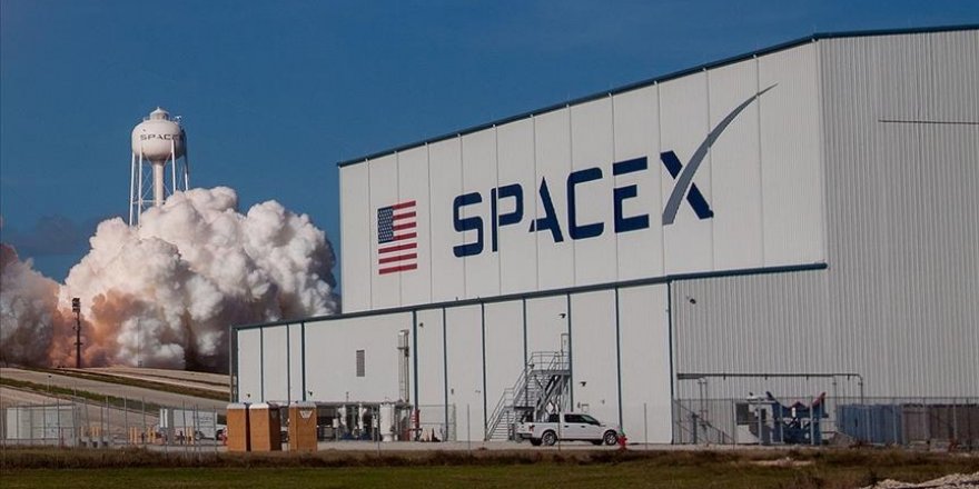 SpaceX, 52 Starlink uydusu ve iki müşteri uydusunu yörüngeye fırlattı