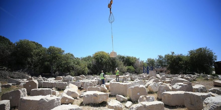 Patara'nın deniz feneri 'taş hastanesi'nde cerrah titizliğinde güçlendirilen kendi taşlarıyla yükseliyor