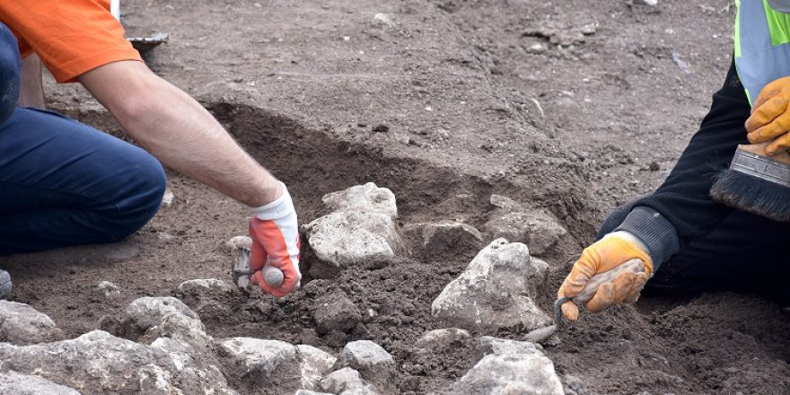 Bilecik'te boş arsada yapılan kazılarda 9 bin yıl öncesine ait yaşam alanları gün yüzüne çıkarıldı