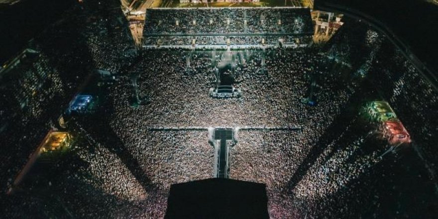 Yeni Zelanda’da 50 bin kişilik 'sosyal mesafesiz' konser