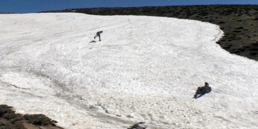 Kurtik Dağı'nda nisan sonu kar kalınlığı 6 metre