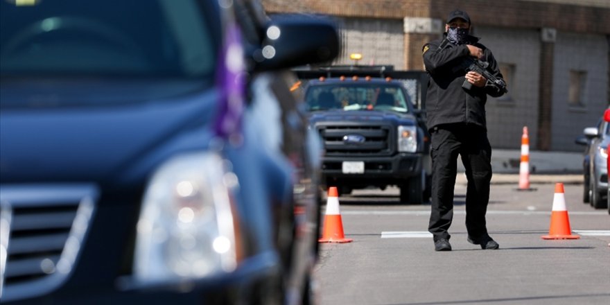 ABD'de polis tarafından öldürülen siyahi Brown'ın vücudundan 5 kurşun çıktı
