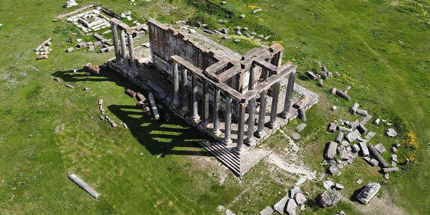 Troya ve Aizanoi'deki kazılar 5 bin yılı aşkın geçmişe ışık tutuyor