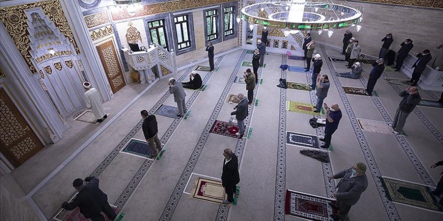 Almanya'daki Müslüman sayısının mülteci göç nedeniyle 5,6 milyona ulaştığı belirtildi