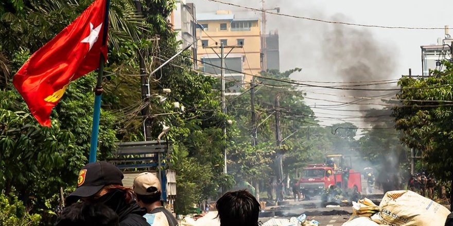 Myanmar'da ordunun darbe karşıtlarına silahlı müdahalesinde ölenlerin sayısı 860'a çıktı