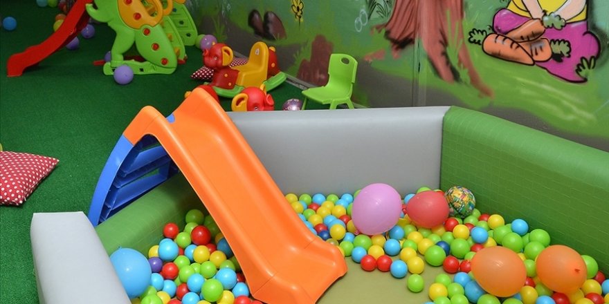 Sağlık tesislerindeki kreşler açık tutulacak