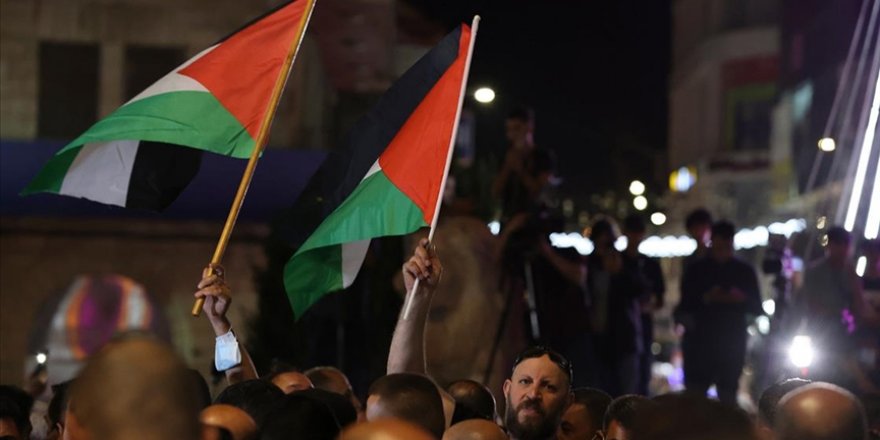 Filistinli gruplar, Devlet Başkanı Abbas'ın seçimlerin ertelenmesi kararına itiraz etti