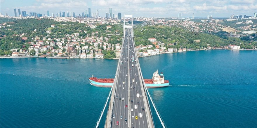 Türk boğazlarından 3 ayda 19 bin 673 gemi geçti