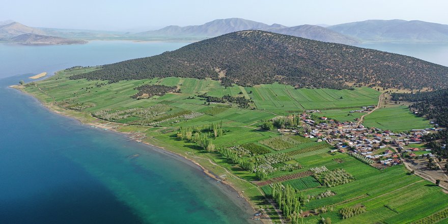 Gölün ortasındaki Mada'nın Yörük sakinleri Kovid-19'dan uzak izole yaşıyor