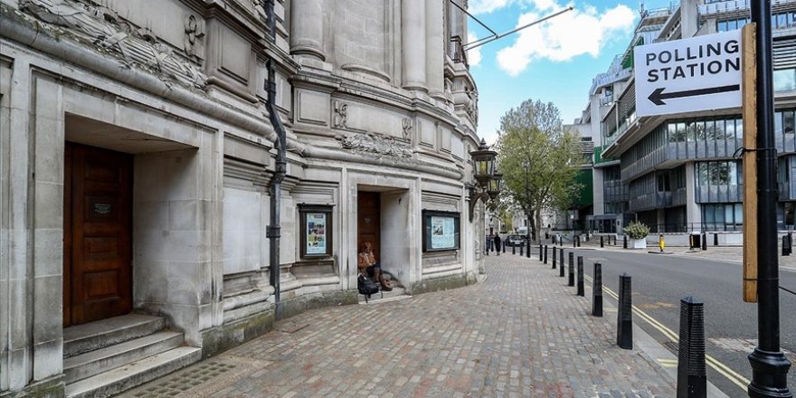 İngiltere yerel seçimler için sandık başında