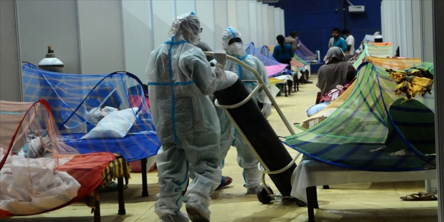 Kovid-19 Hindistan'da büyük bir hızla yayılmaya devam ediyor