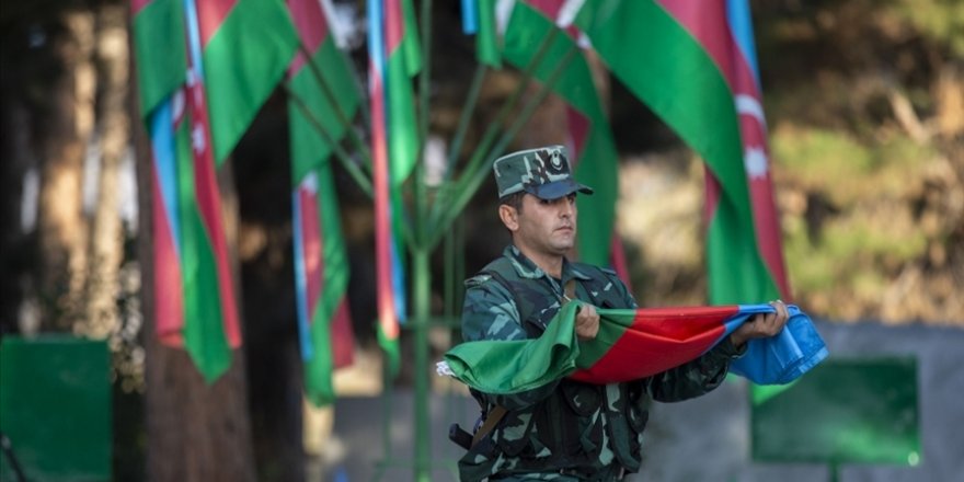 Azerbaycan ordusu Karabağ'daki savaşta 2 bin 900 şehit verdi