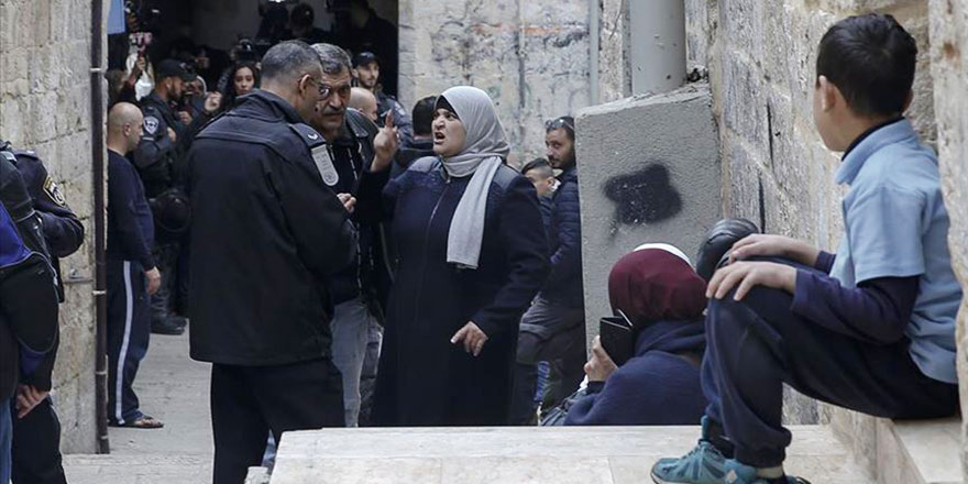 İşgalci İsrail'in 8 Filistinli aileyi zorla tahliye etmesi savaş suçu